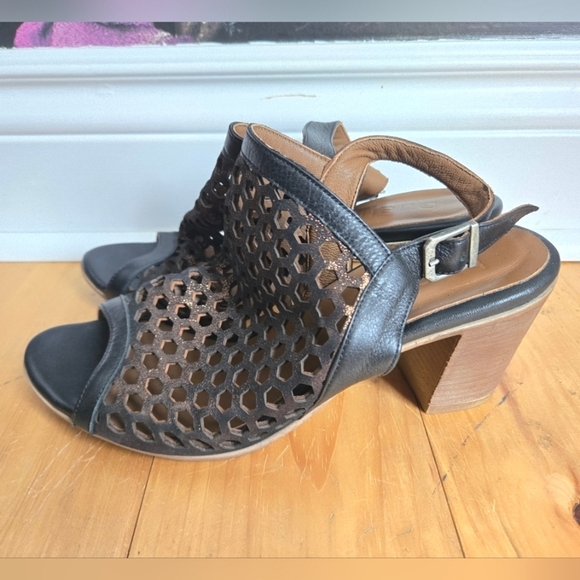 Bueno Mesh Peep Toe Sandals - Picture 1 of 9